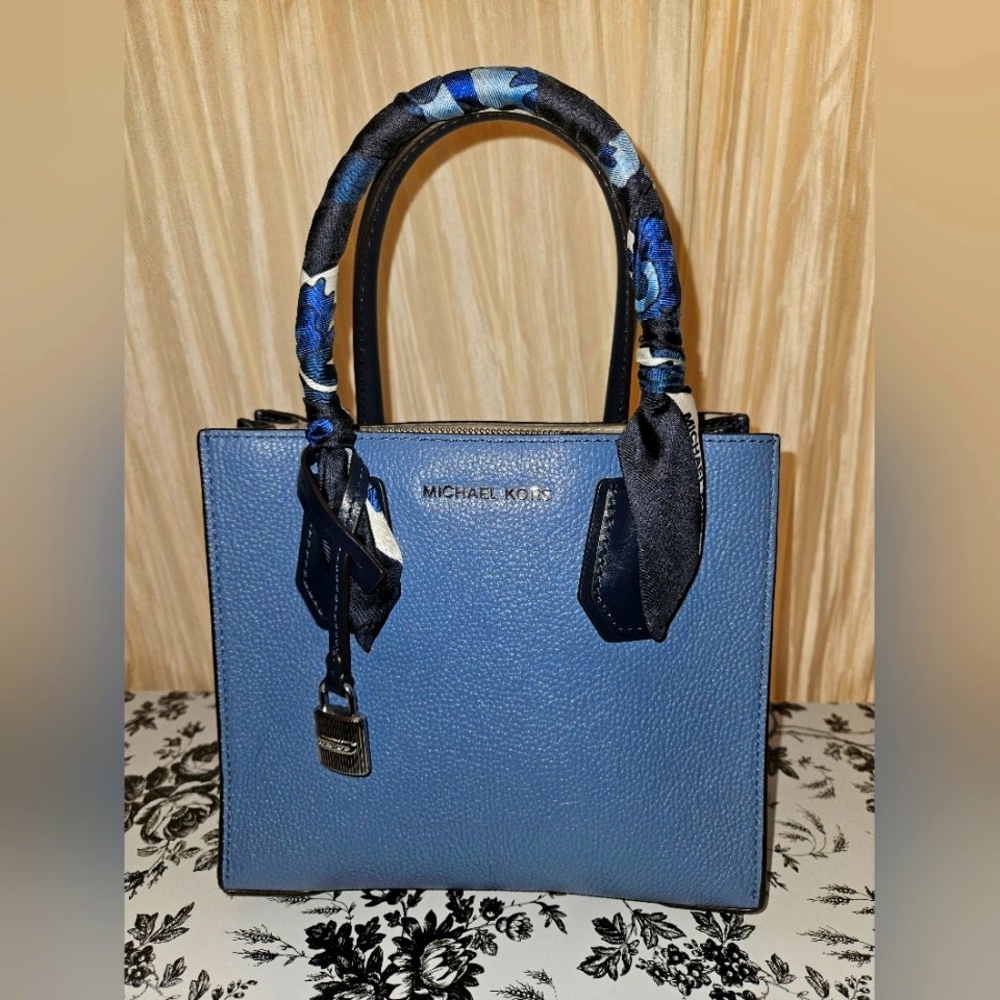 BRAND NEW Michael Kors Mercer Leather Messenger Purse- New with tags